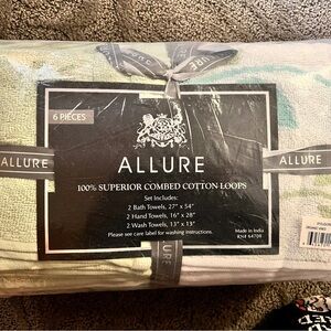 Allure Green and White Towel Set